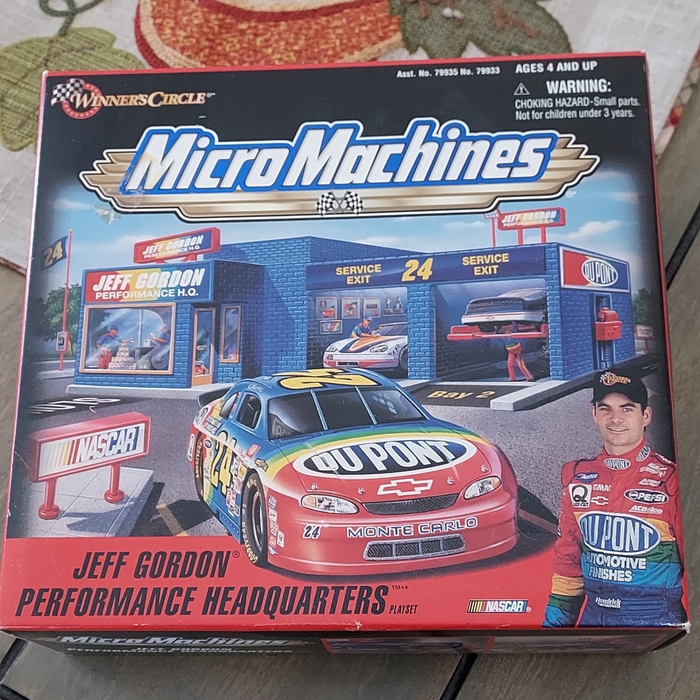Micro Machines Jeff Gordon Performance Headquarters Playset New